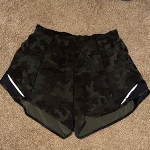 Lululemon hotty hot short size 6 in dark green camo